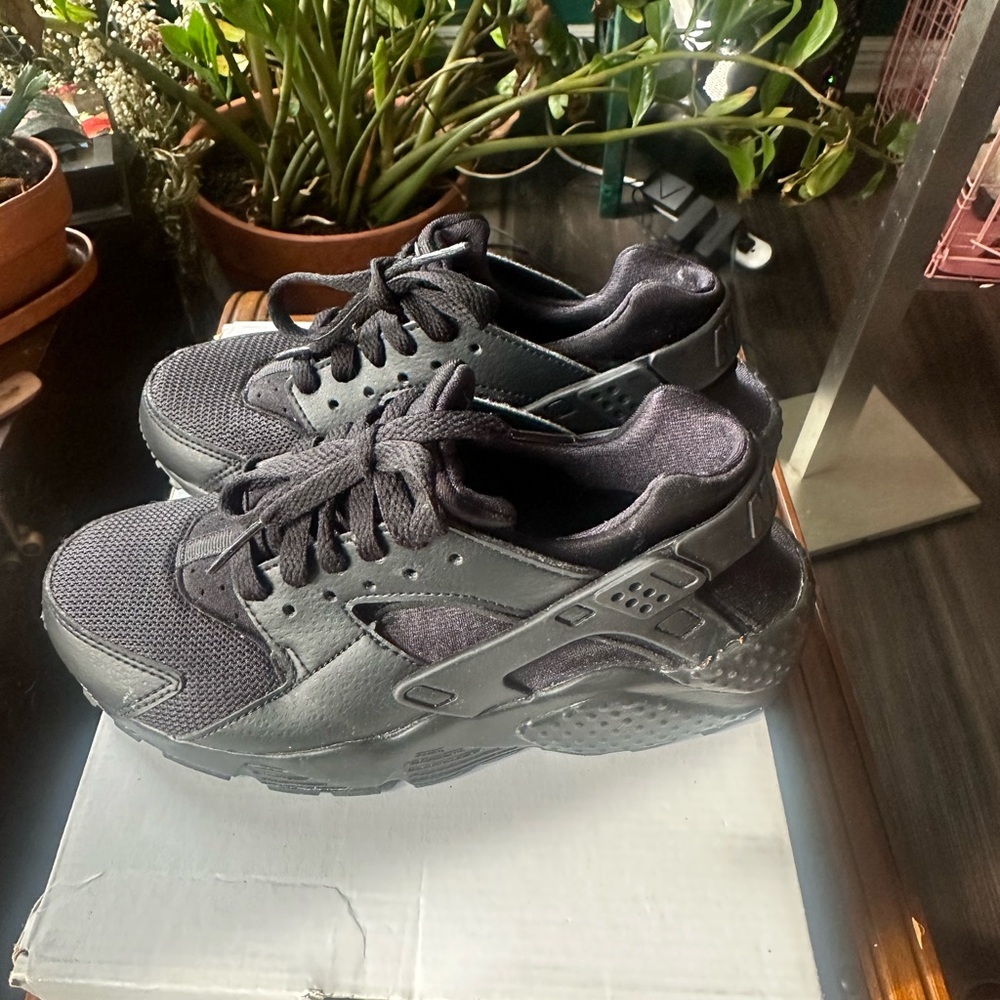 Nike Black Sneakers kids